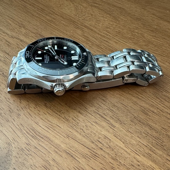 Omega Seamaster Professional Midsize Diver 300M - Picture 2 of 6